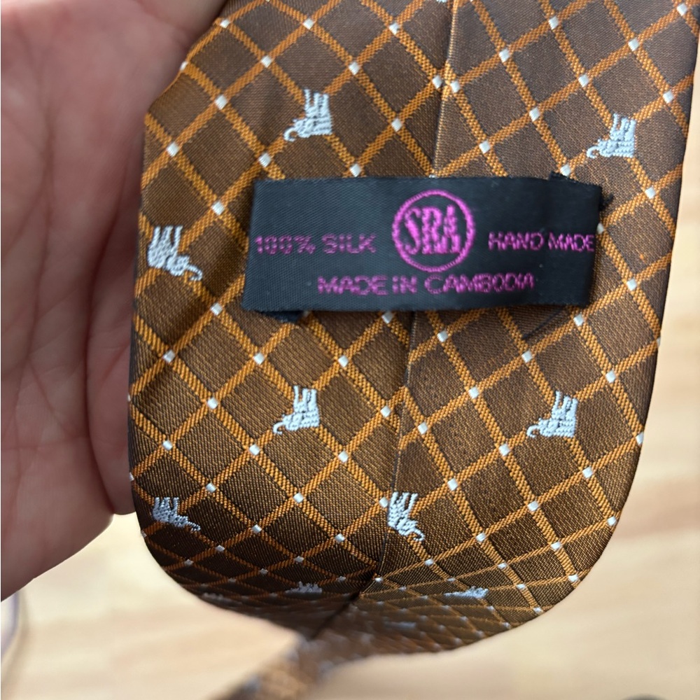 Handmade Cambodian Silk Tie – Gold Elephant Motif, Wide Classic 59x4 - Picture 2 of 4